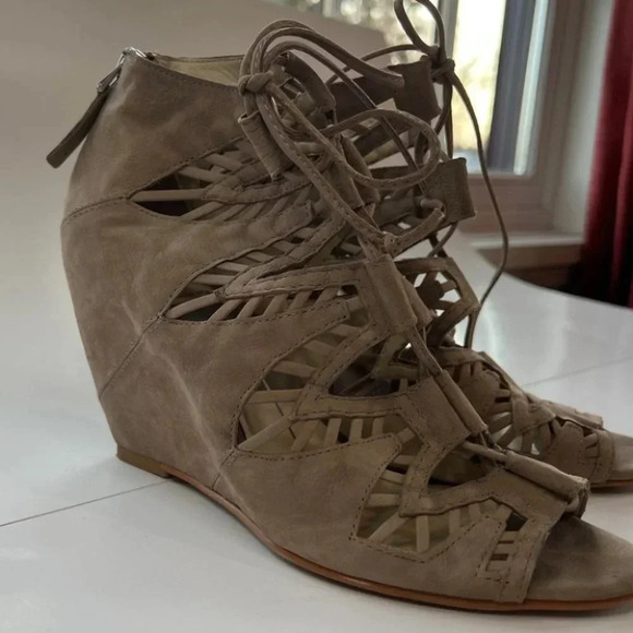Dolce Vita Shandy Lace Uo Wedge Peep Toe Booties Taupe Nubuck - Picture 8 of 11